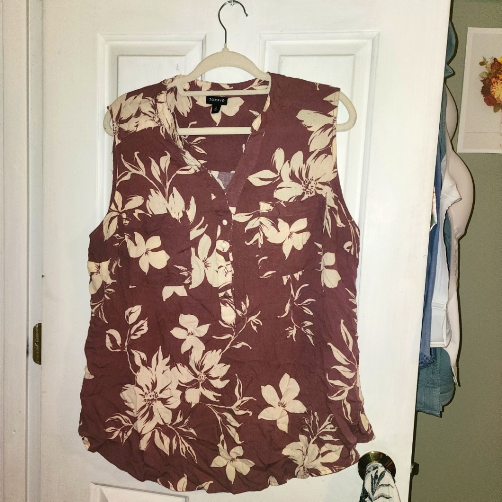 Torrid Sleeveless Boxy Blouse